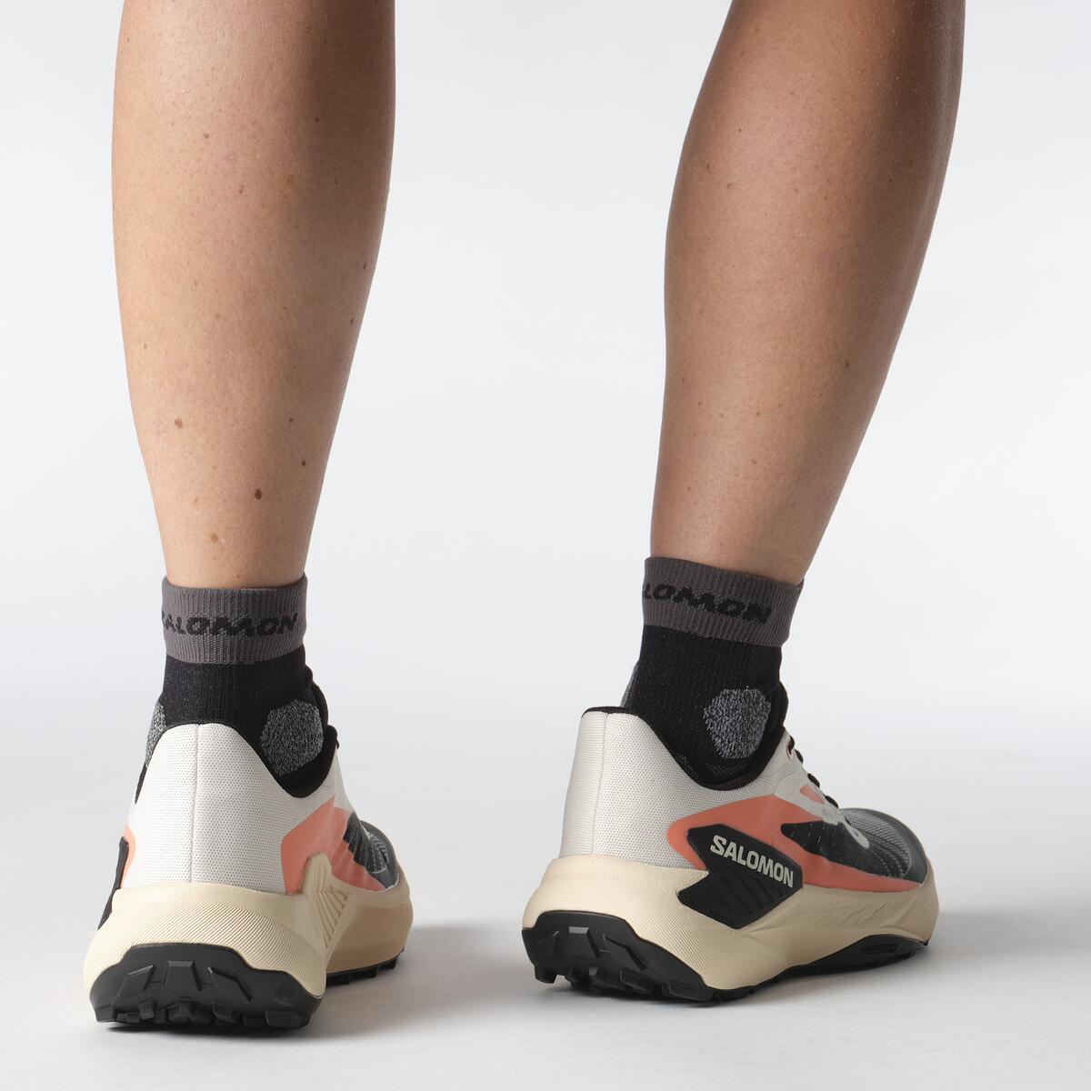 #Fusion Coral / Tender Peach / Black