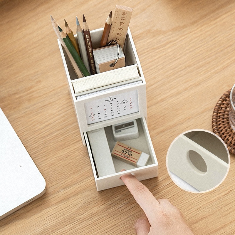 2026 クリエイティブ ペンホルダー カレンダー デスクオーガナイザー スタイリッシュ デスクトップカレンダー 8*8*13cm - MademineJP