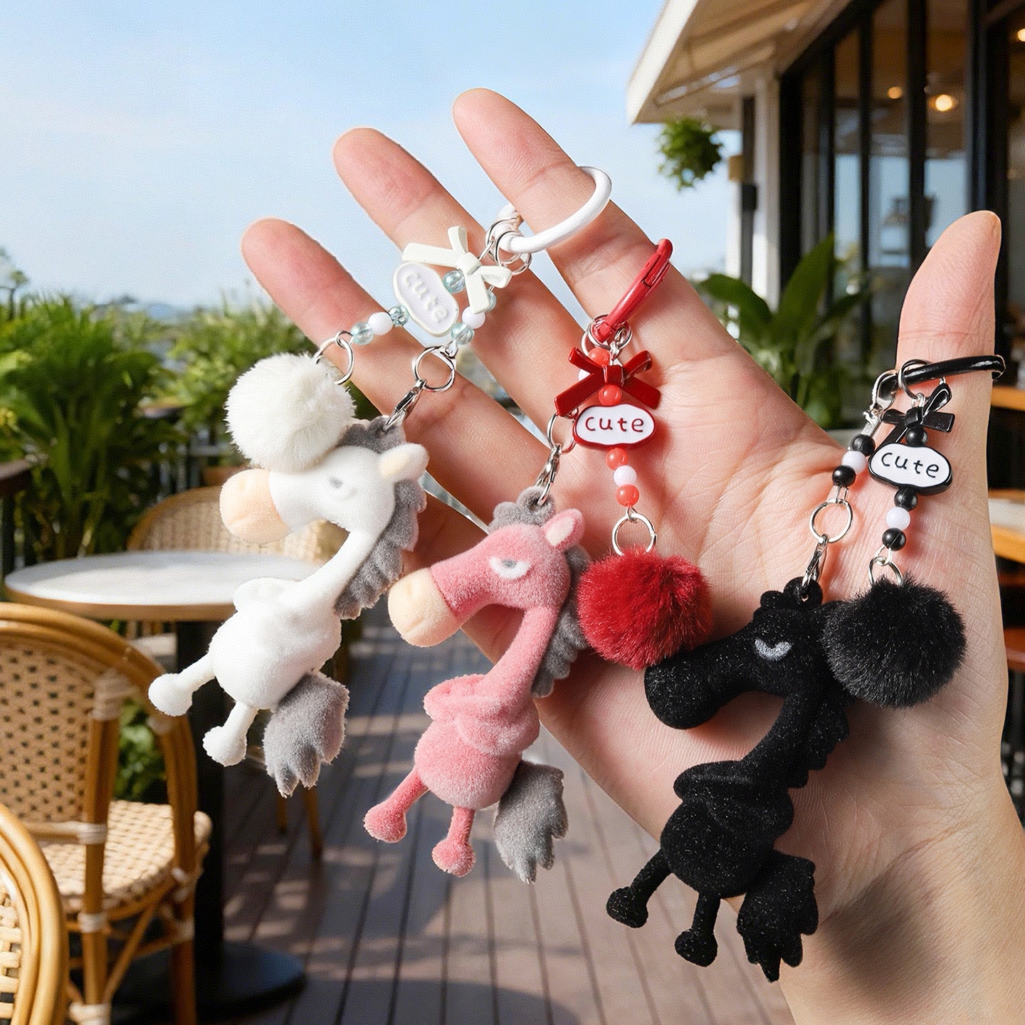 2026年 ラッキーブラックホース ぬいぐるみキーチェーン マスコット フロック加工 馬人形 バッグペンダント 馬年チャーム