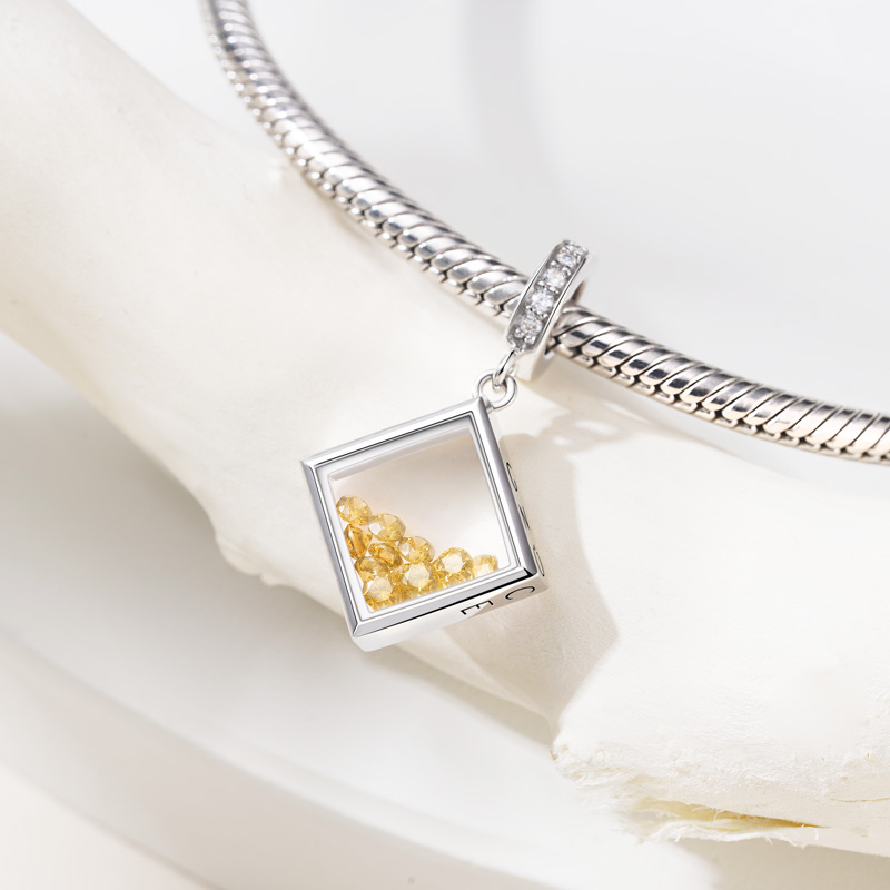 จี้รูปสี่เหลี่ยม image number 1