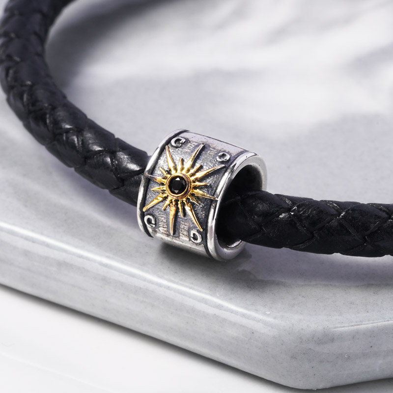 สร้อยข้อมือจี้คนถูกแขวน image number 2