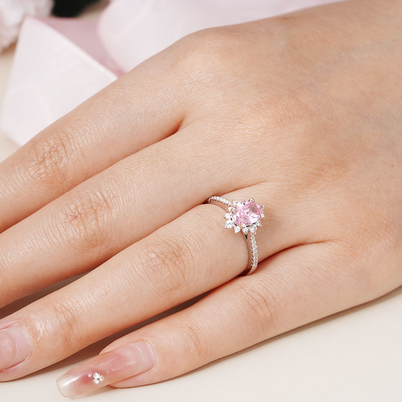 แหวนหมั้นทรงรีสีชมพู image number 3