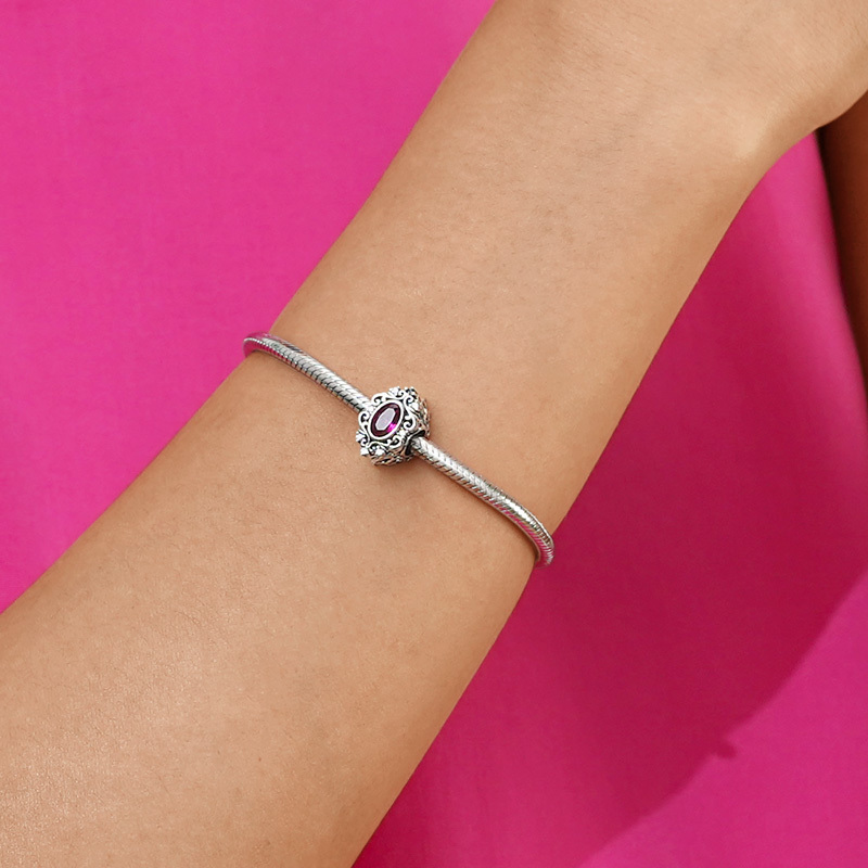 เสน่ห์สีแดงวินเทจ image number 4