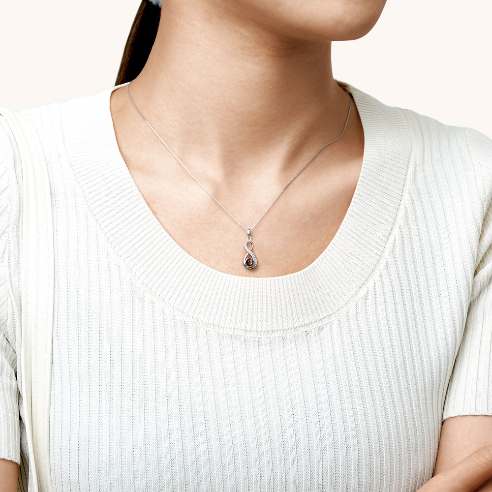 สร้อยคอฉายภาพรักไม่สิ้นสุด image number 1