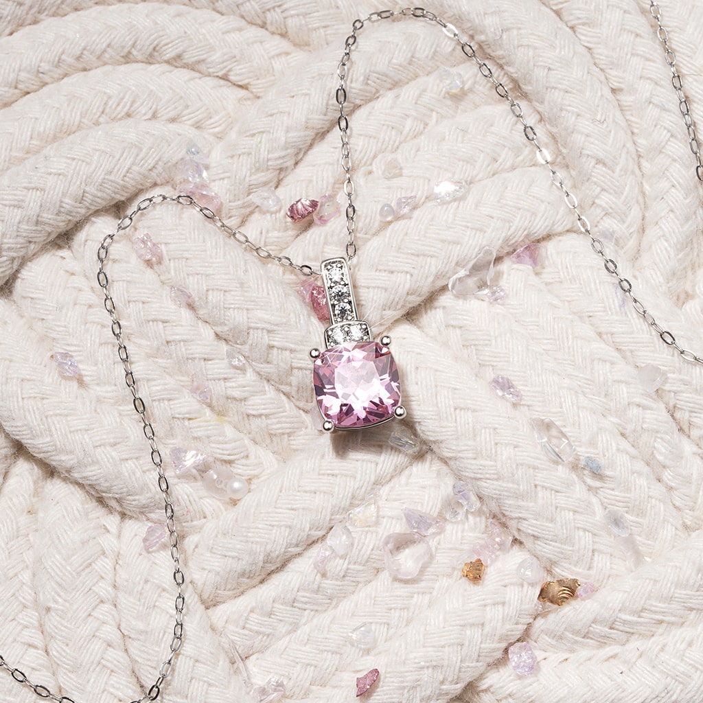 สร้อยคอรูปทรงสี่เหลี่ยมประดับพลอยประจำเดือนเกิด image number 2