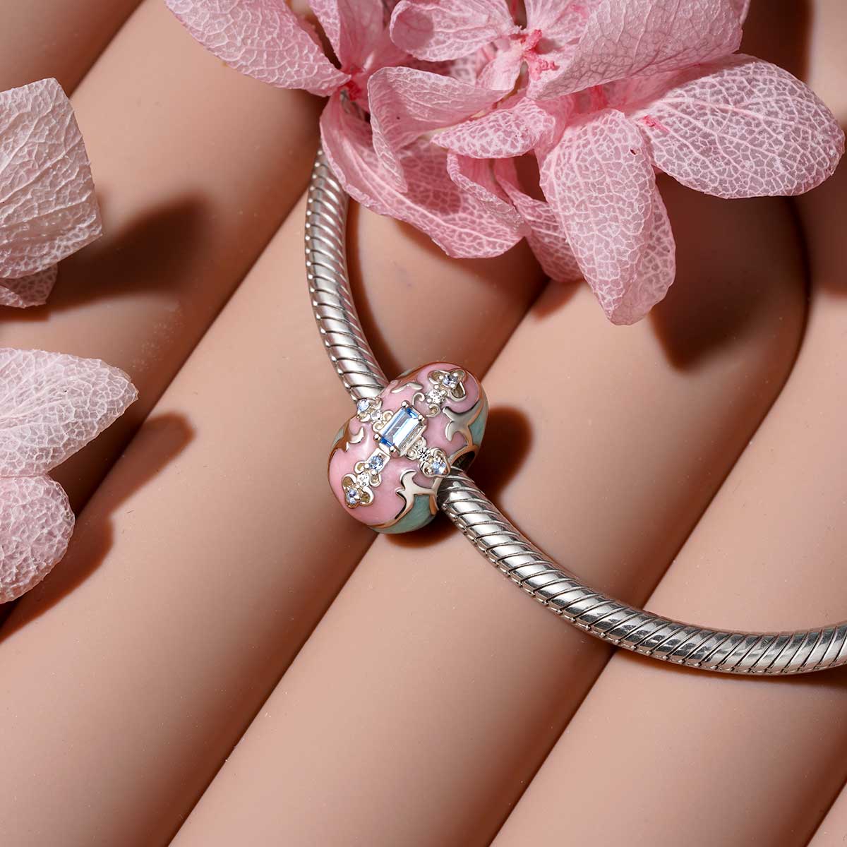 เสน่ห์ไข่อีสเตอร์รูปกางเขน image number 2