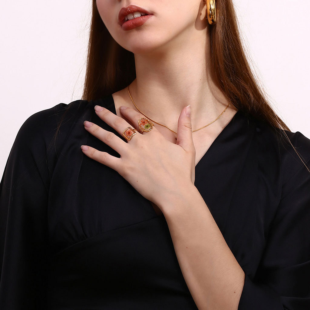 แหวนเปิดดอกไม้รูปไข่โปร่งใส image number 2