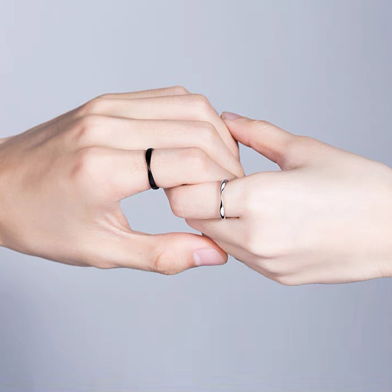 

แหวนโมเบียสสีดำสำหรับผู้ชาย image number 2