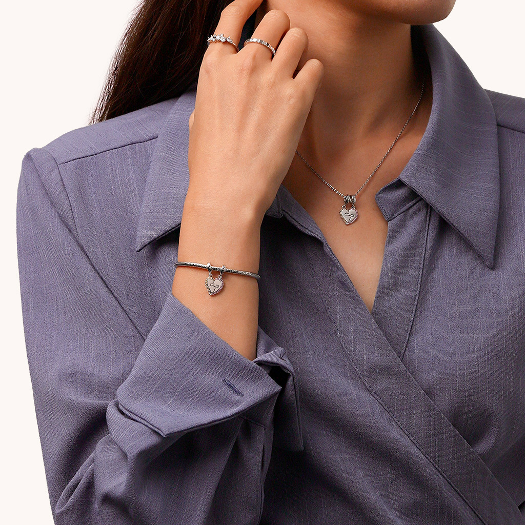 จี้หัวใจปักเย็บแบบกอดส่วนตัว image number 6