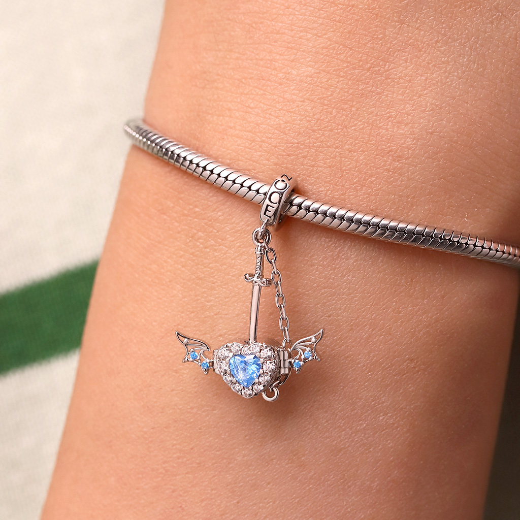 จี้หัวใจบาดเจ็บและมีด image number 6