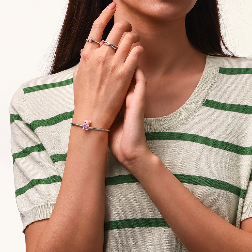 เสน่ห์หมูน้อยกอดรัก image number 5