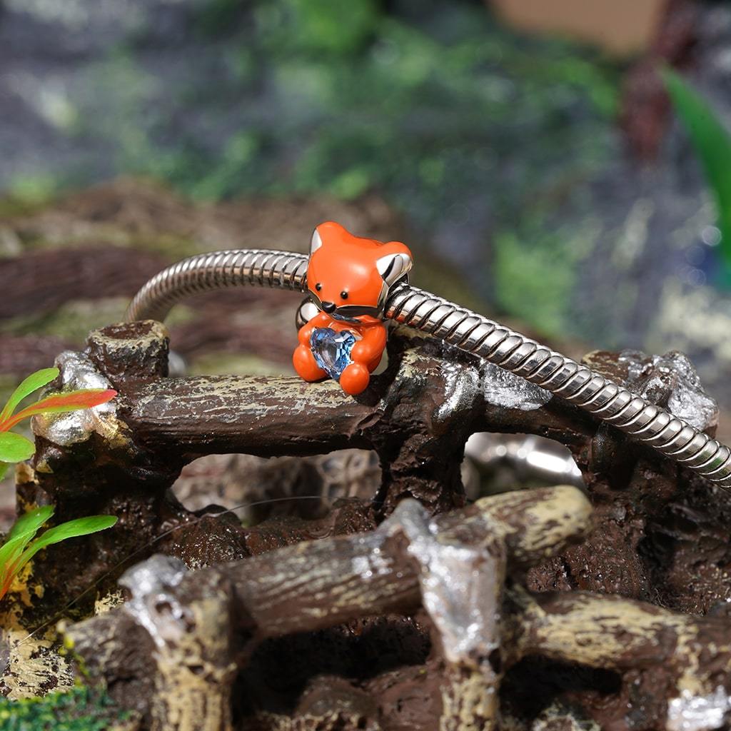 Smudge Fox โอบกอดเสน่ห์แห่งความรัก image number 4