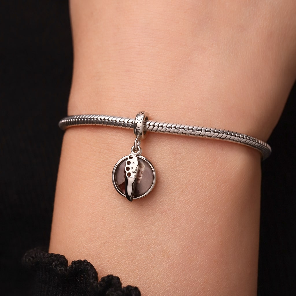 จี้แข็งแกร่งของ Carol Peletier image number 5