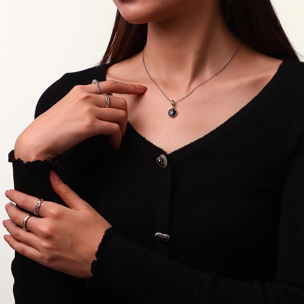 จี้ Maggie Greene Rhee image number 4