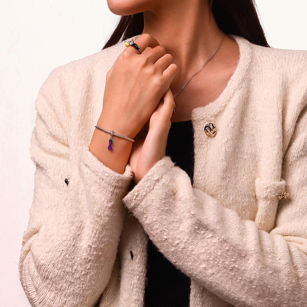 จี้รองเท้าบูทเต้นรำของเอลฟาบาจาก Wicked image number 5