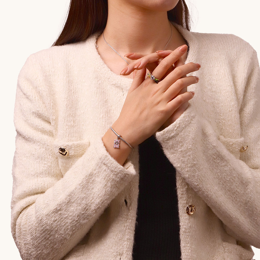 จี้วิเศษของกลินดา Wicked image number 5