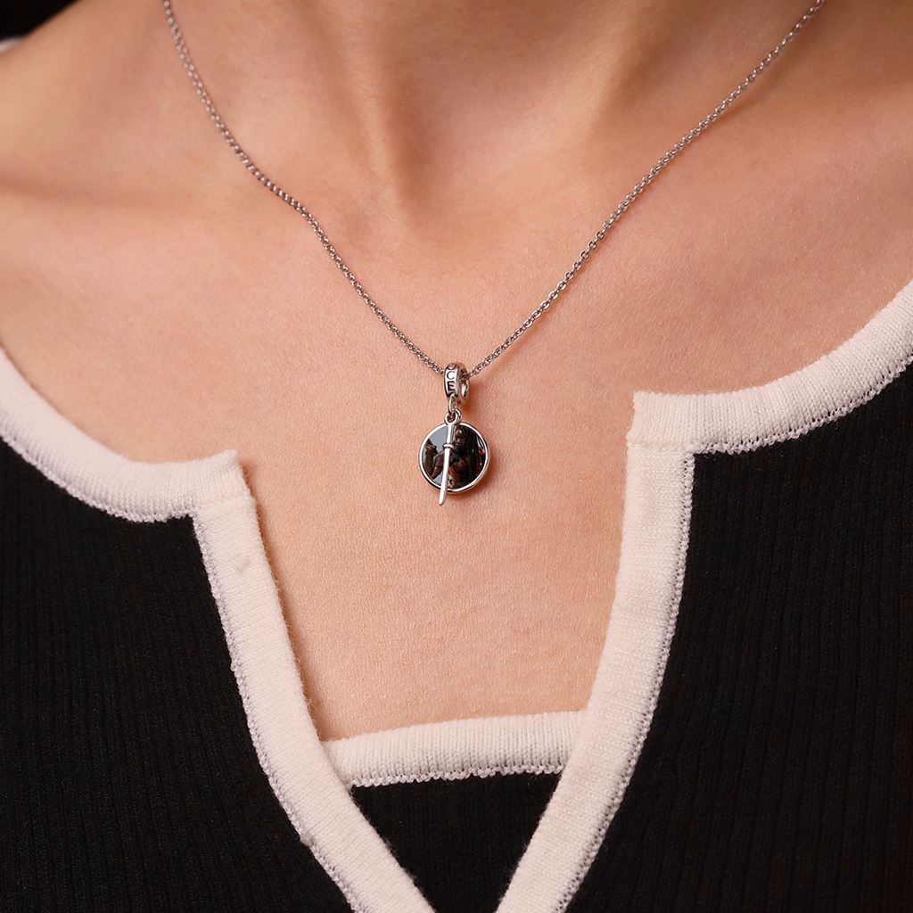 Michonne Hawthorne & Katana Pendant image number 4