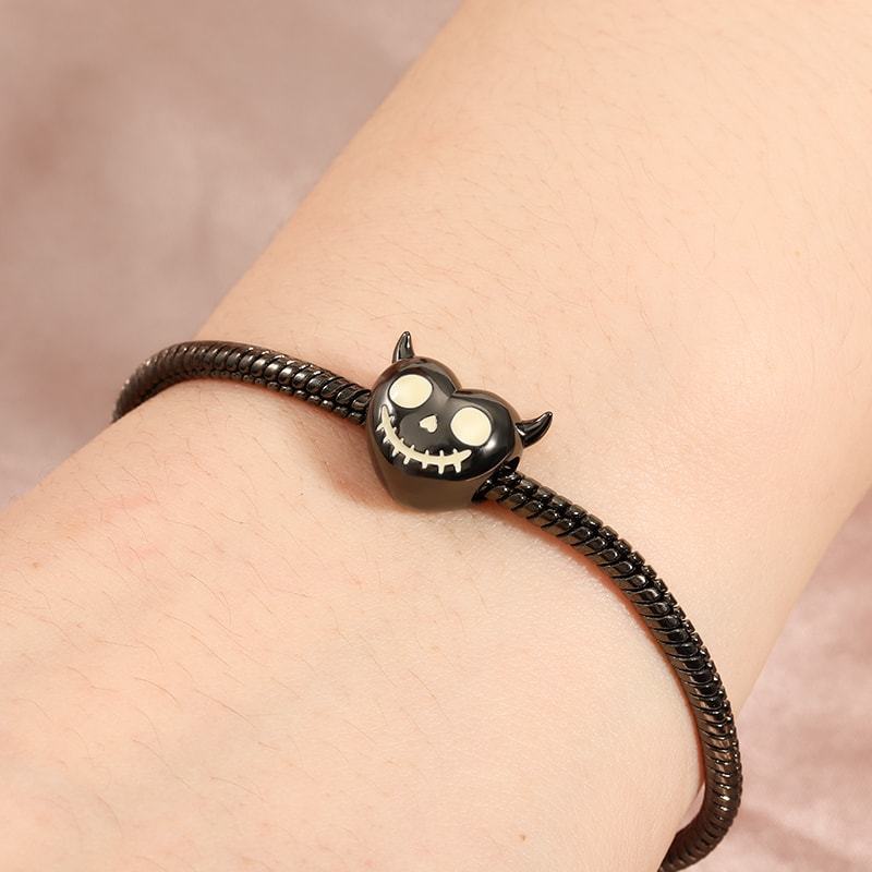 หัวกะโหลกหัวใจปีศาจเรืองแสง image number 2