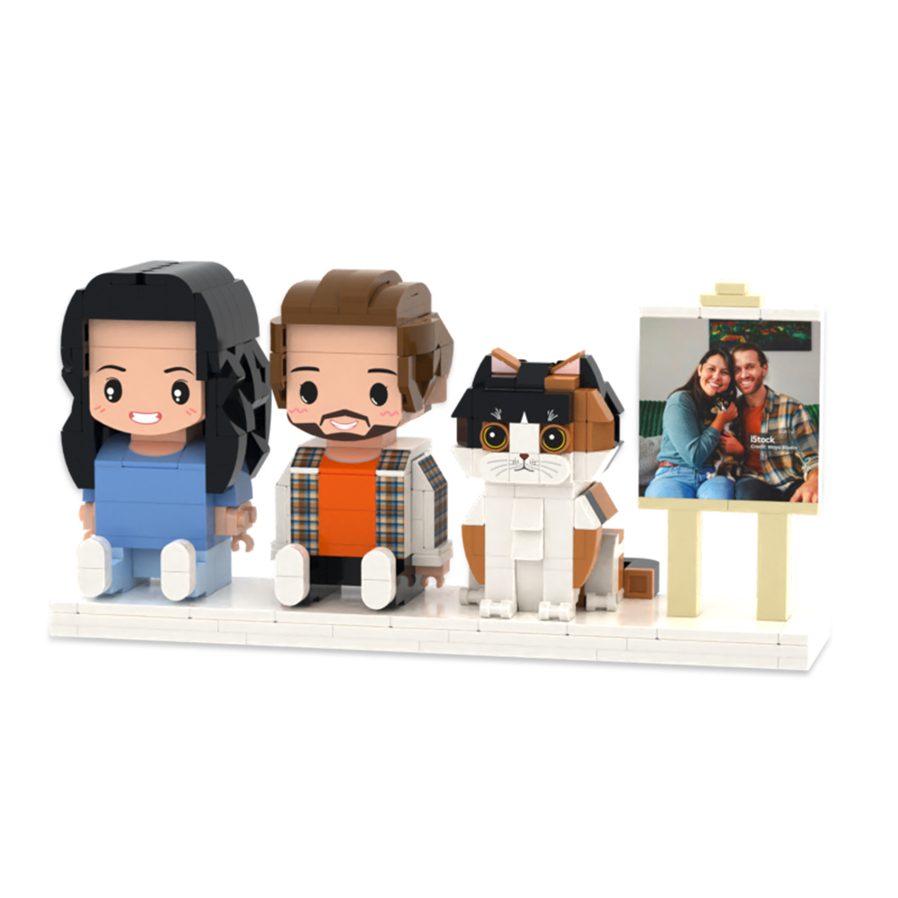 Figuras De Ladrillos Personalizadas De Cuerpo Completo De 2 Personas Con Gato. Figuras De Ladrillos Sentadas Personalizadas. - 
