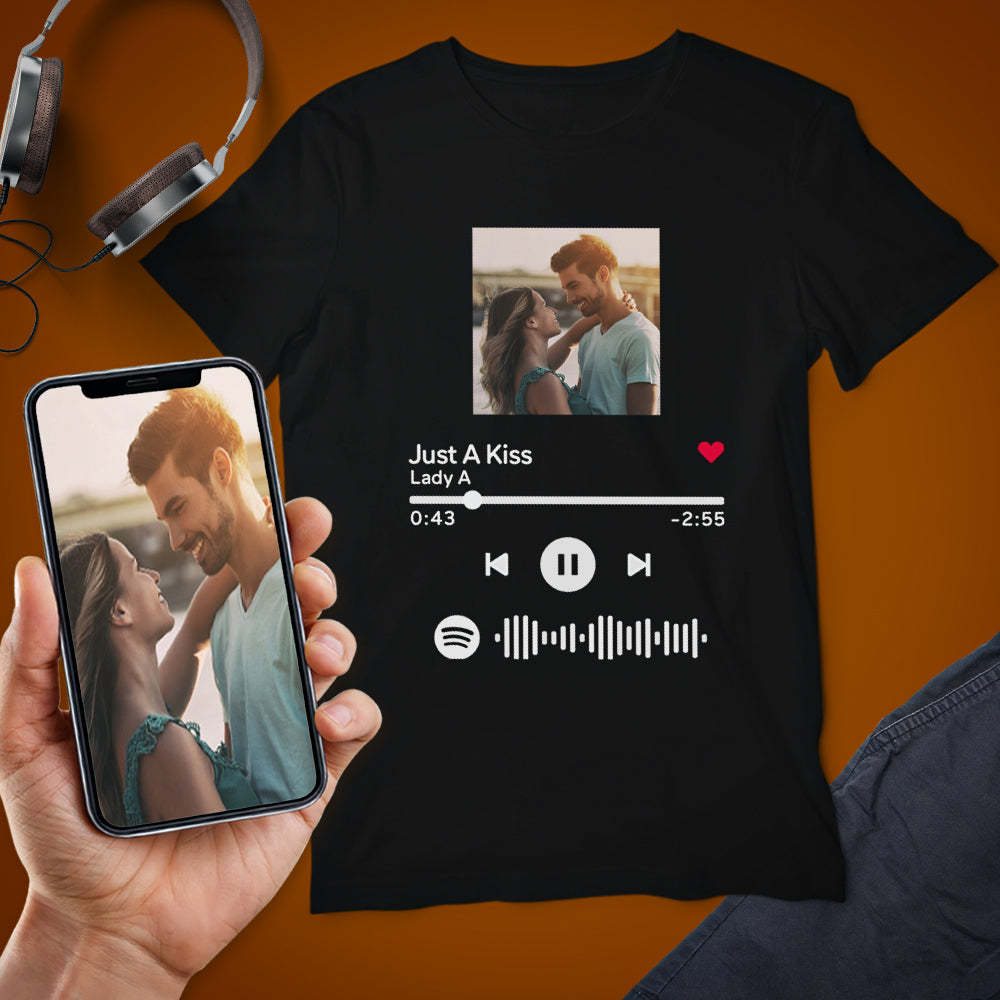 Camiseta De Algodón Gris Con Diseño De Portada De Álbum Y Código Escaneable De Spotify Personalizado. - 