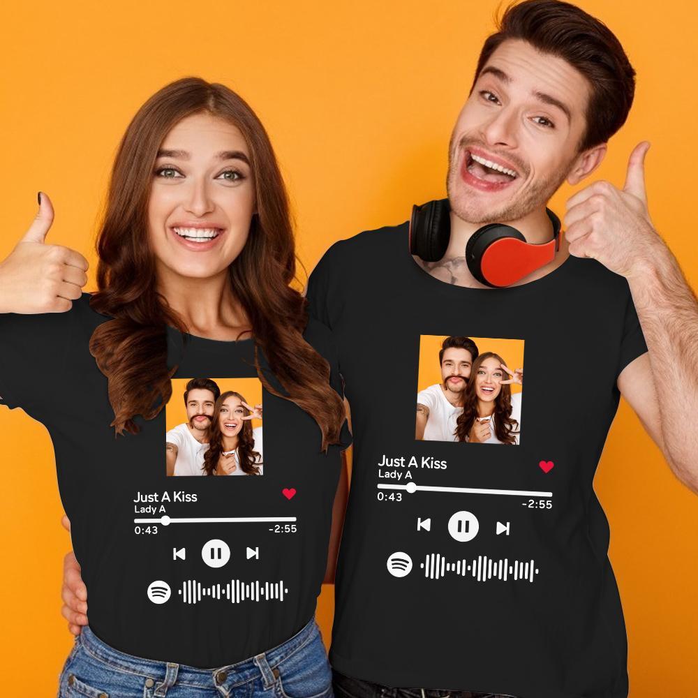 Camiseta De Algodón Gris Con Diseño De Portada De Álbum Y Código Escaneable De Spotify Personalizado. - 