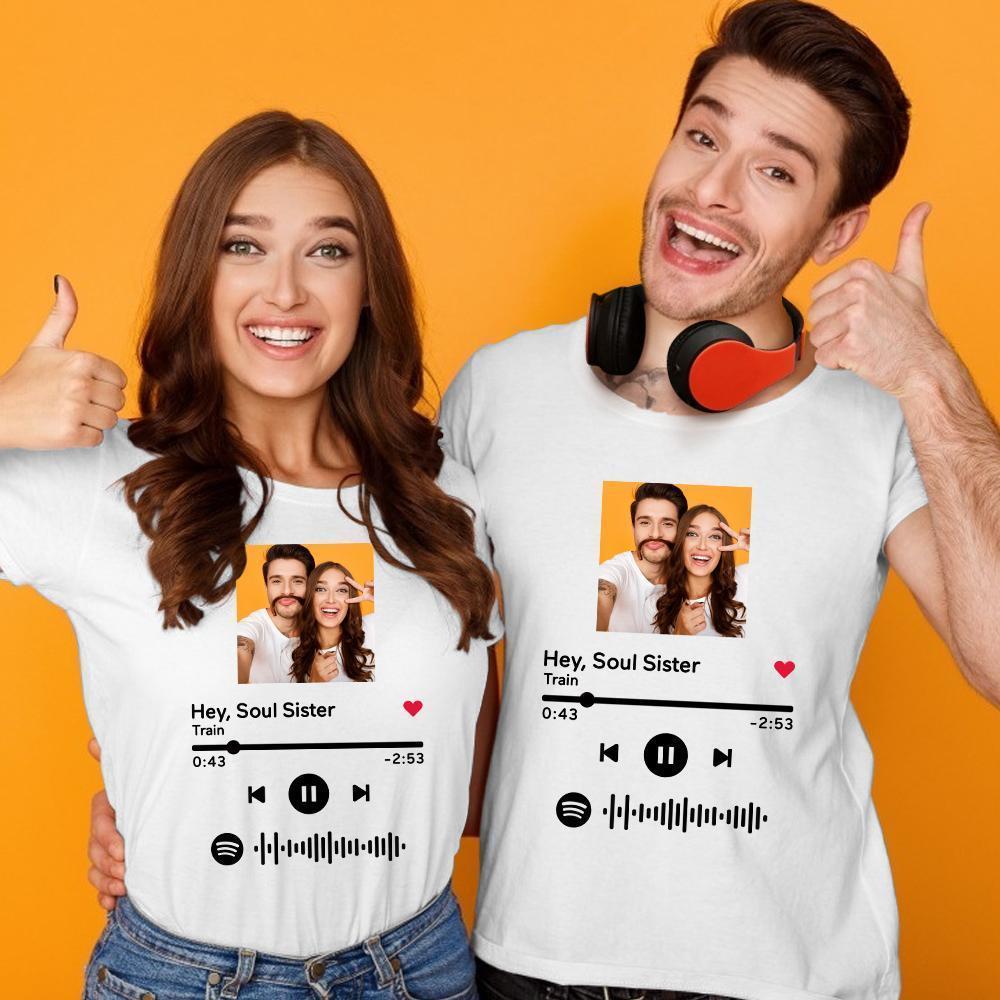 Camiseta De Algodón Gris Con Diseño De Portada De Álbum Y Código Escaneable De Spotify Personalizado. - 
