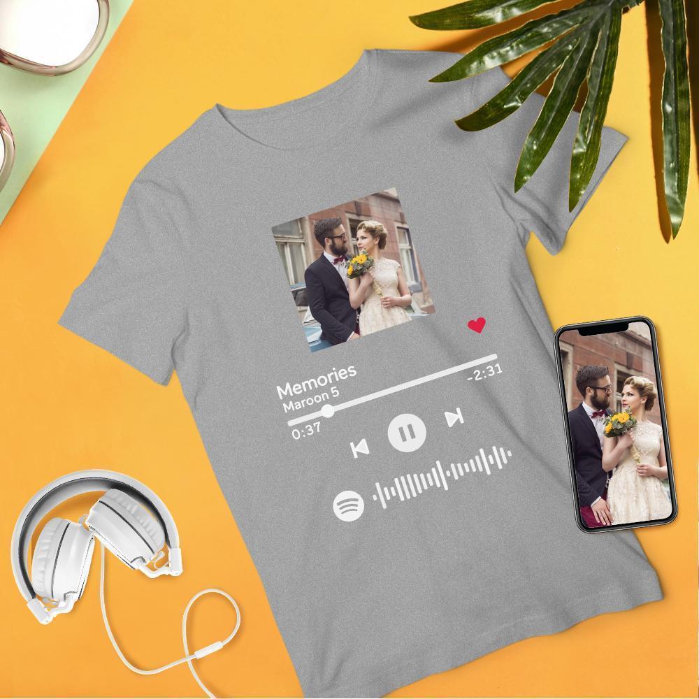 Camiseta De Algodón Gris Con Diseño De Portada De Álbum Y Código Escaneable De Spotify Personalizado. - 