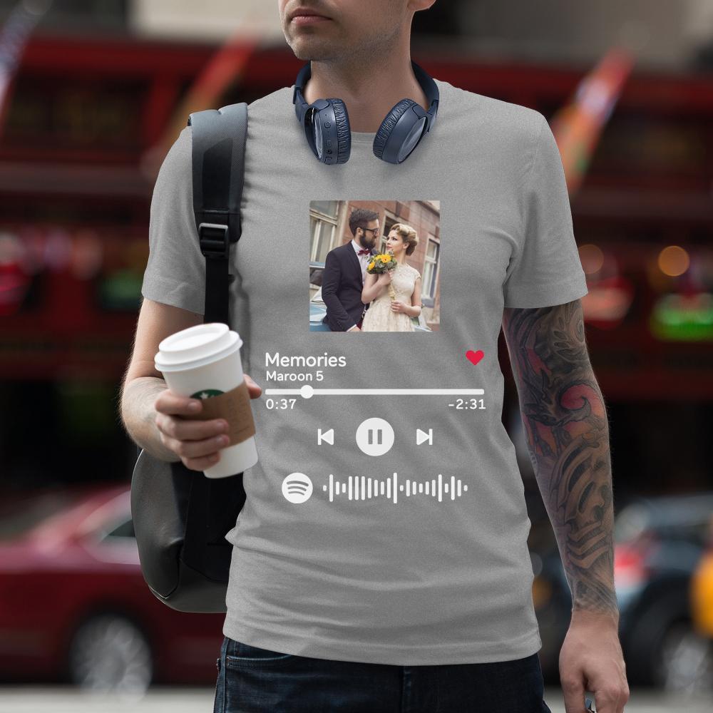 Camiseta De Algodón Gris Con Diseño De Portada De Álbum Y Código Escaneable De Spotify Personalizado. - 