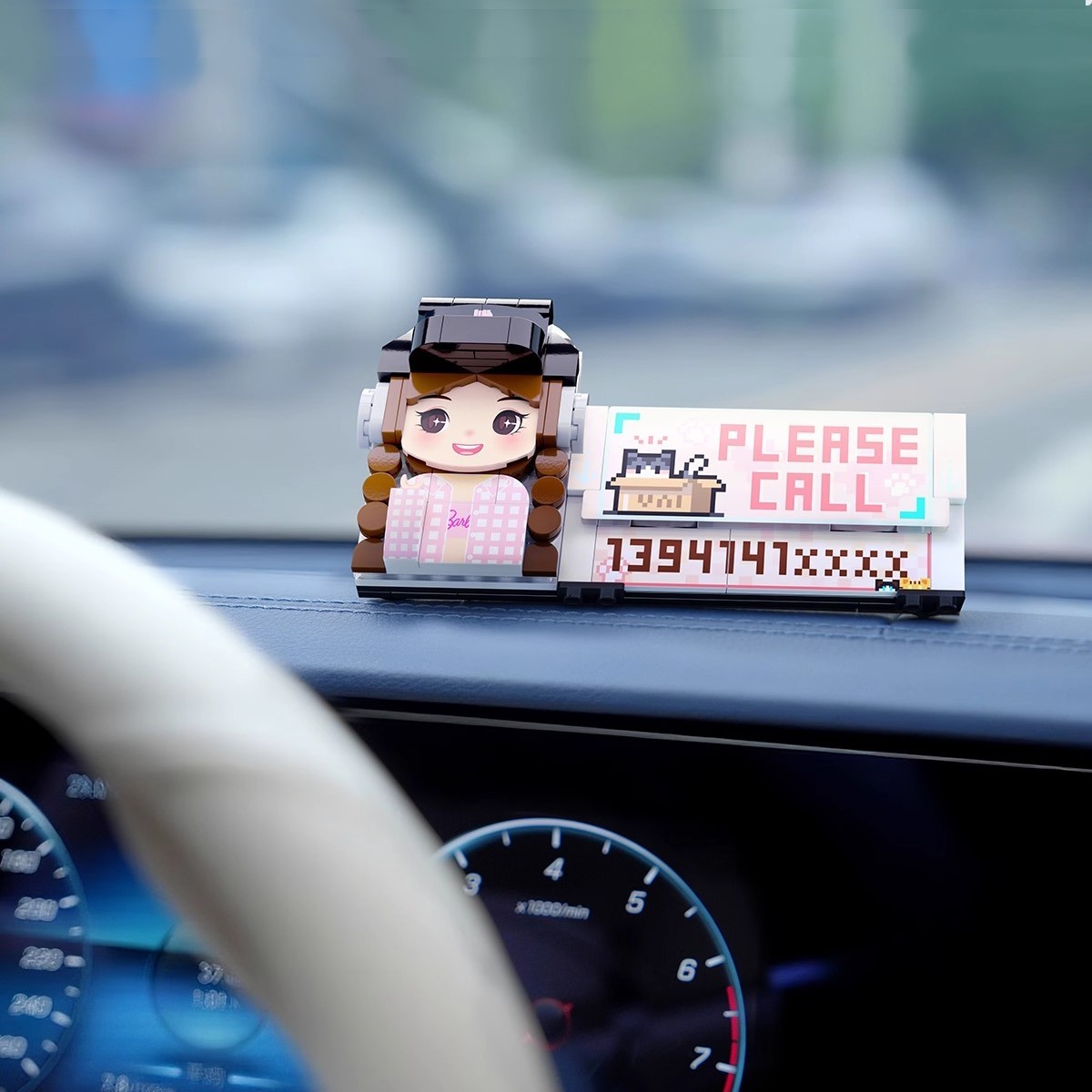 客製化積木人汽車挪車號碼牌｜可愛造型＋電話顯示