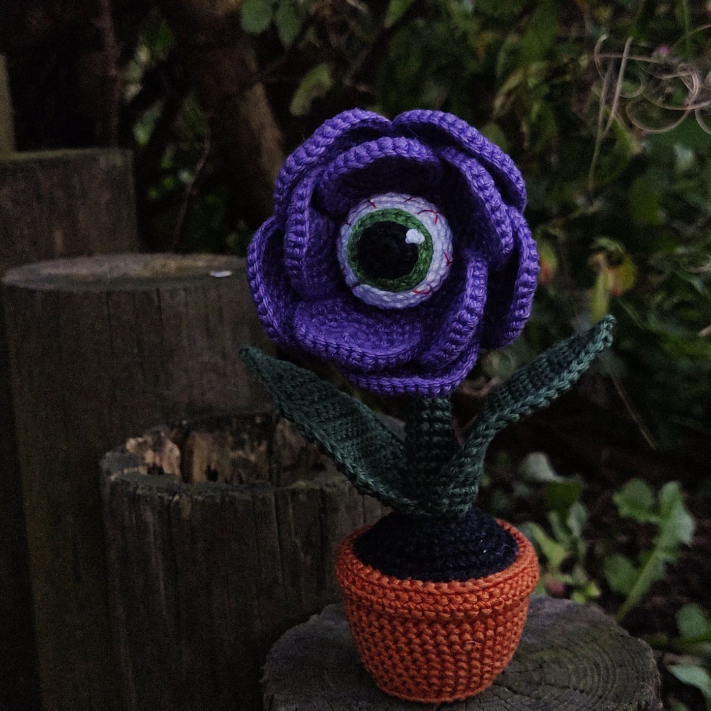 Crochet Halloween Eye Flower, Amigurumi Creepy Plant decoration, Fake Plant Rose Eye - MyJigsawPuzzleAu