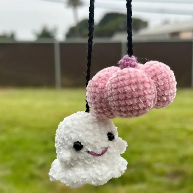 Crochet Bat Car Charm: Halloween Rearview Mirror Decoration - makephotopuzzleuk