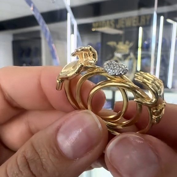 Open Hands Heart Ring Fede Gimmel Clasped Hands Ring Holding Hands Claddagh Band Hug Ring Bronze Couple Rings for Women - mysiliconefoodbag