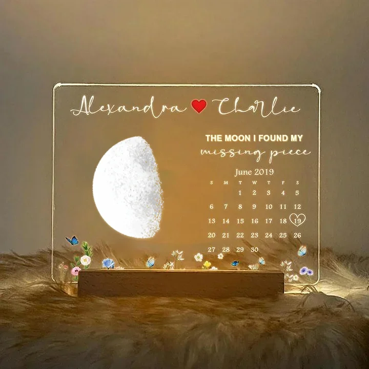 Anniversary Gift "The Moon Found My Missing Piece" Night Light Valentine`s Day Gift for Couples
