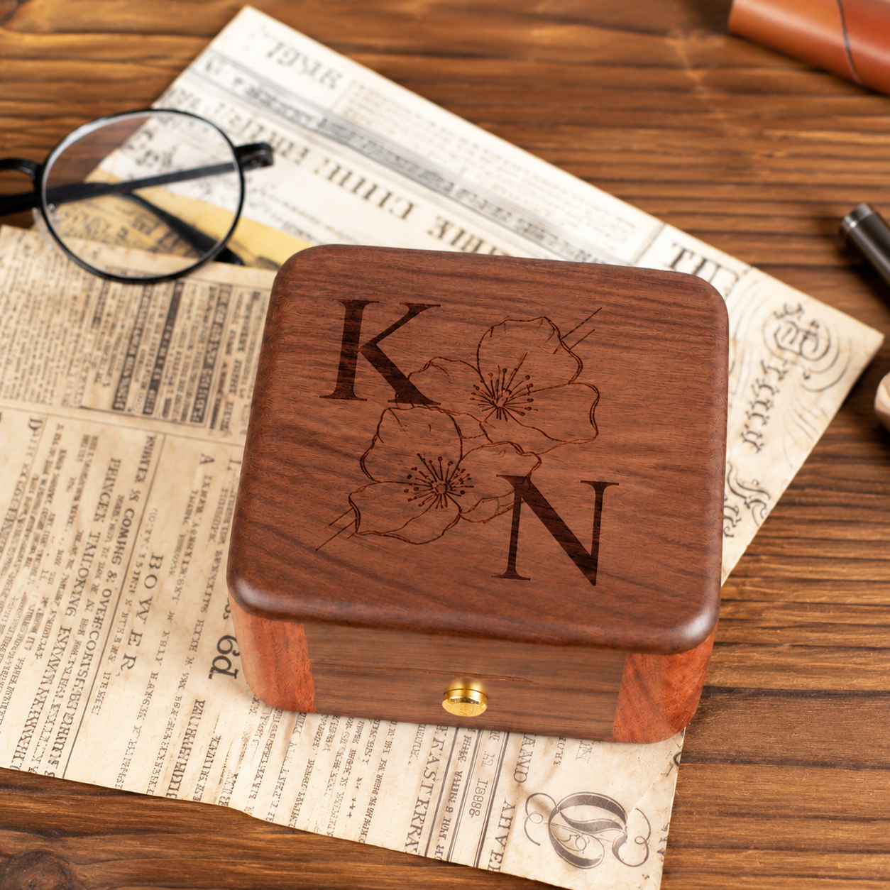 Personalized Wooden Record Player Music Box with Photo & Engraving - Perfect Anniversary & Wedding Gift for Couples - 