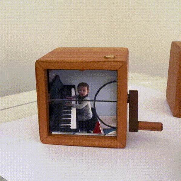 Custom Hand-Crank Flipbook Box Animation Machine Mechanical Hand-cranked Photo Album with Light Photo Cube Frame Creative Gift