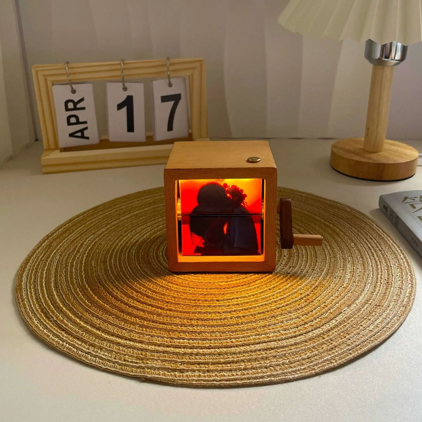 Custom Hand-Crank Flipbook Box Animation Machine Mechanical Hand-cranked Photo Album with Light Photo Cube Frame Creative Gift - 