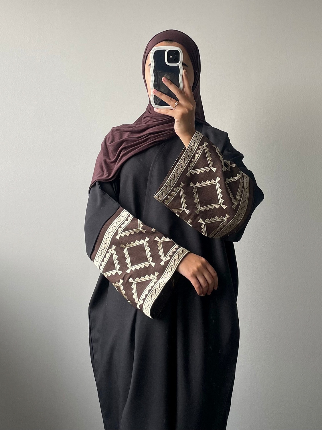 Embroidery Pattern Solid Color Abaya
