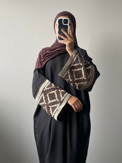 Embroidery Pattern Solid Color Abaya