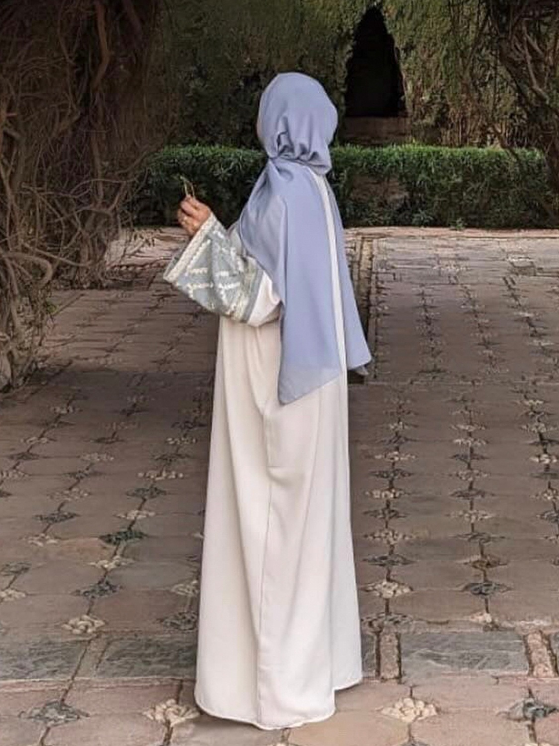Embroidery Pattern Solid Color Abaya