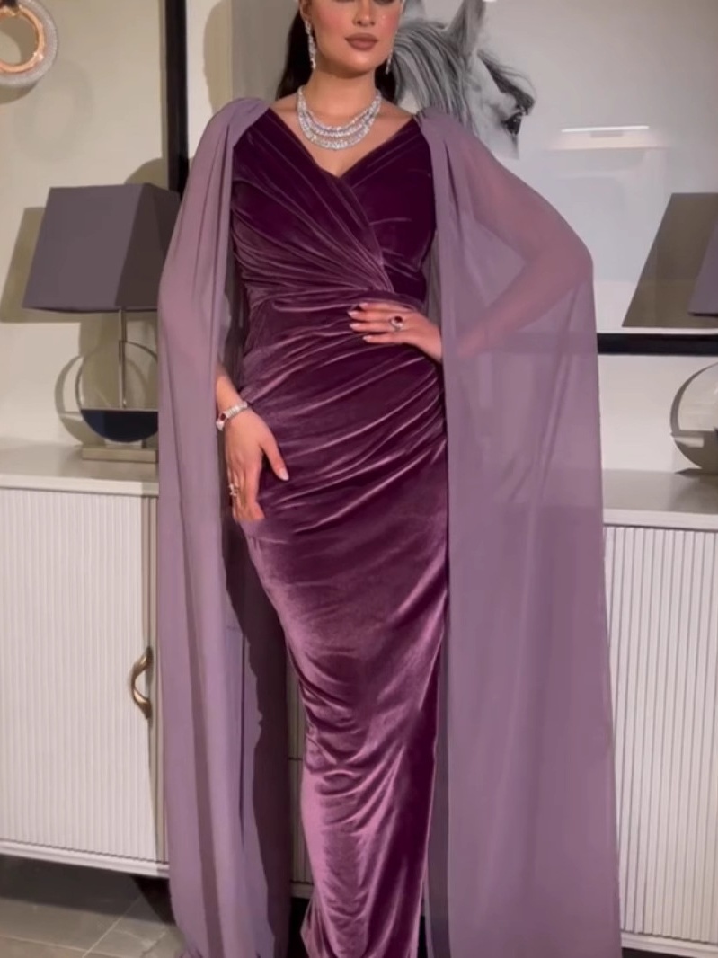Elegant Hip-Hugging Evening Dress 
