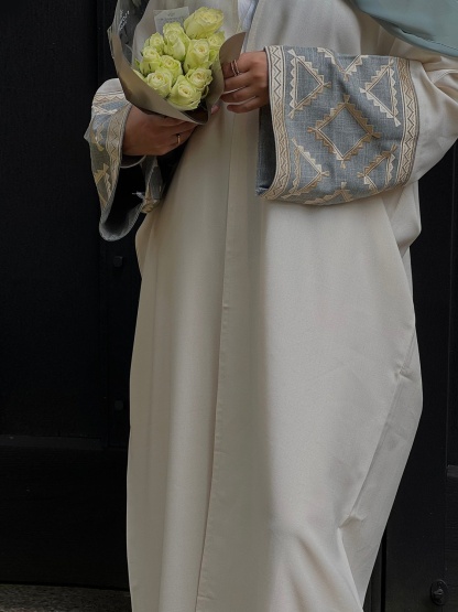 Embroidery Pattern Solid Color Abaya