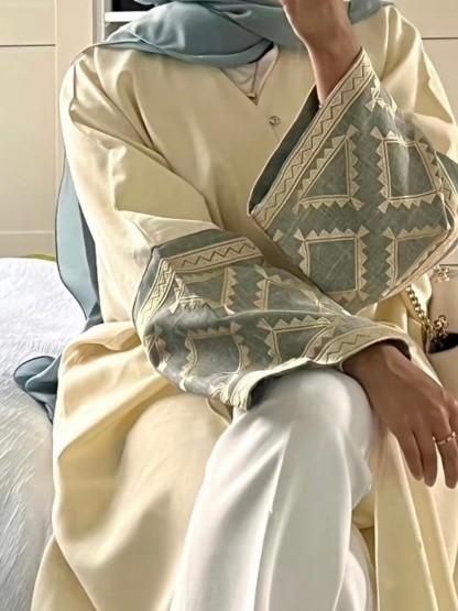 Embroidery Pattern Solid Color Abaya