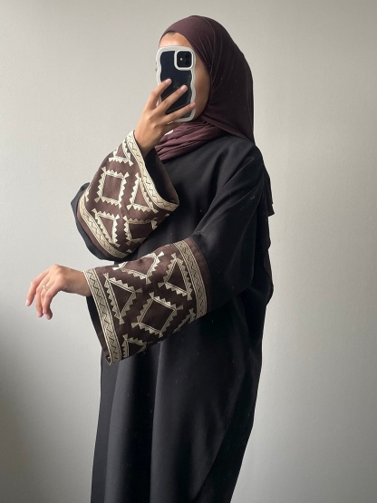 Embroidery Pattern Solid Color Abaya