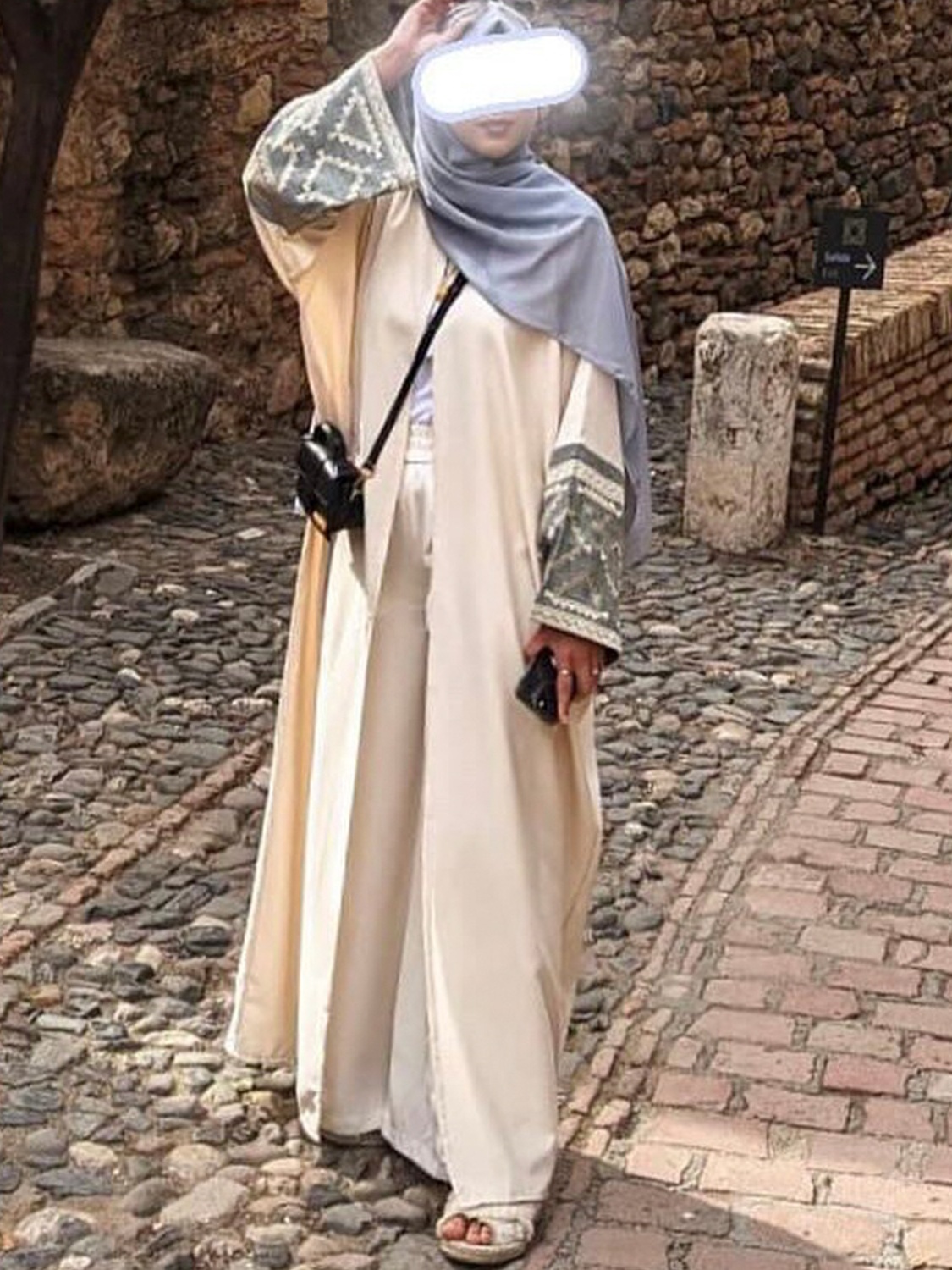 Embroidery Pattern Solid Color Abaya