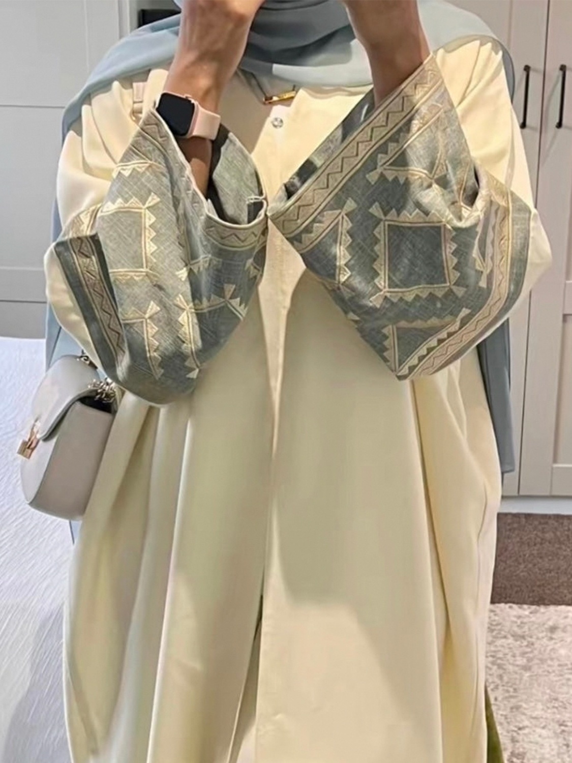 Embroidery Pattern Solid Color Abaya