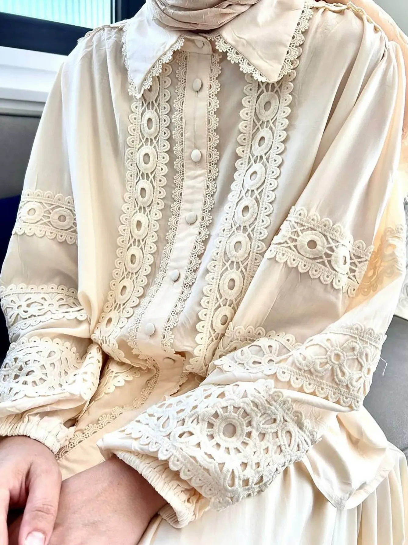 2pcs Lace Patchwork Bubble Sleeve Top and Hemmed Skirt Set