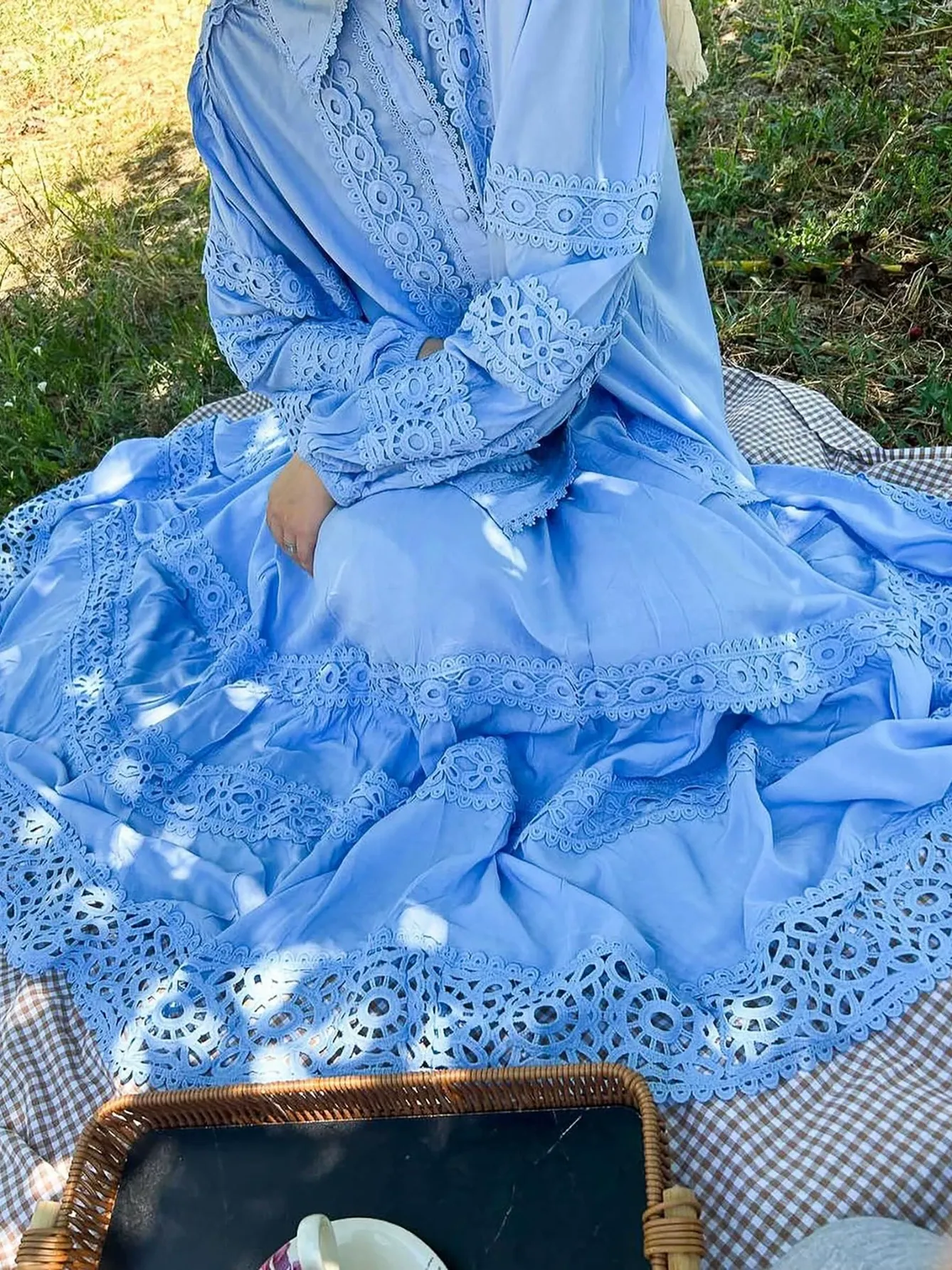 2pcs Lace Patchwork Bubble Sleeve Top and Hemmed Skirt Set