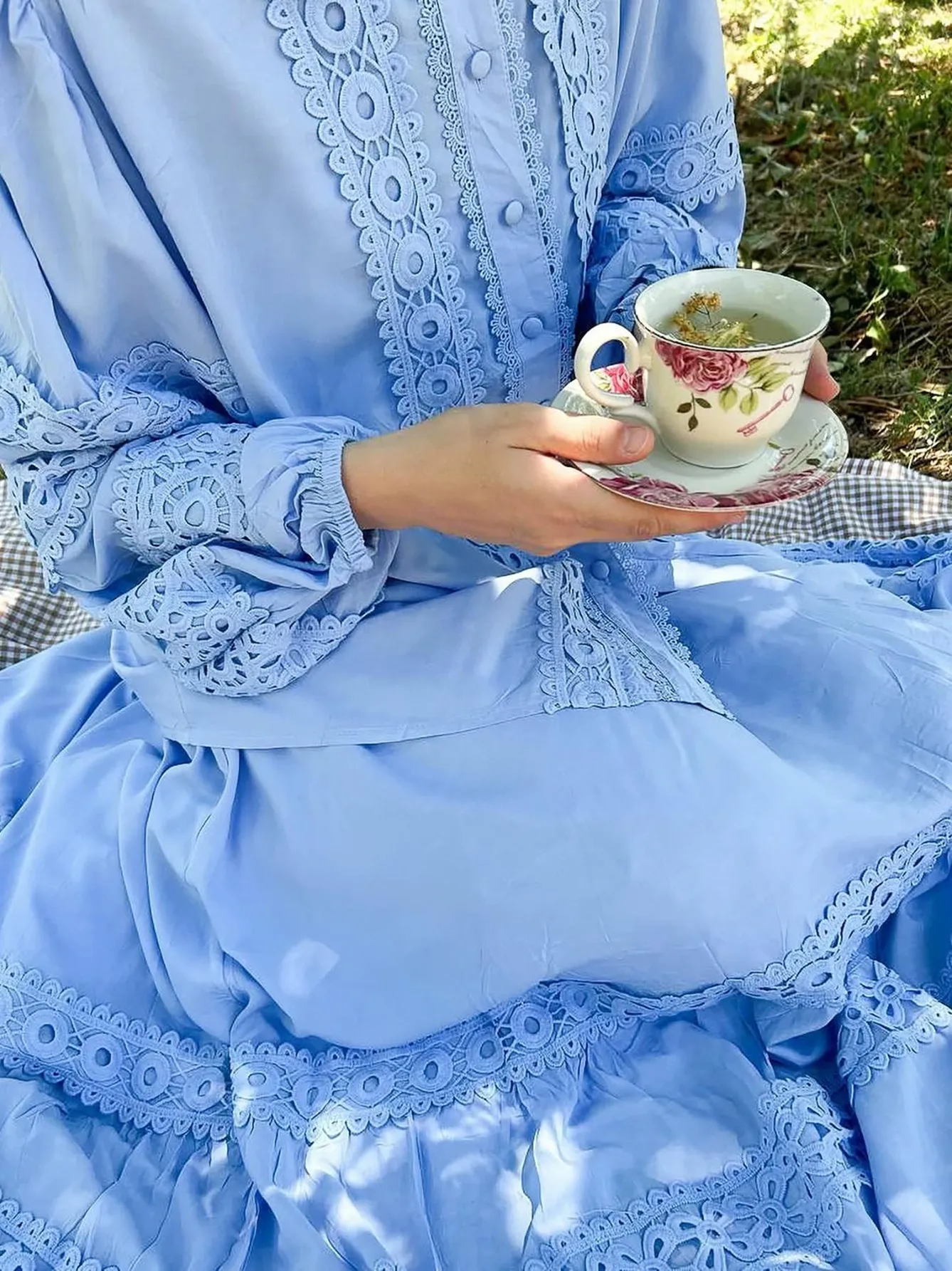 2pcs Lace Patchwork Bubble Sleeve Top and Hemmed Skirt Set