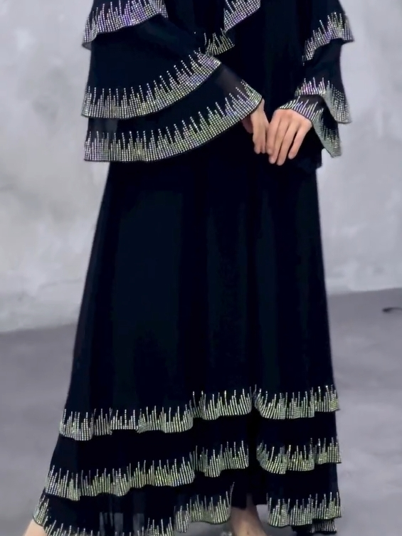 Multi-layered Sleeves and Side Skirt Maxi Dress （With Scarf)