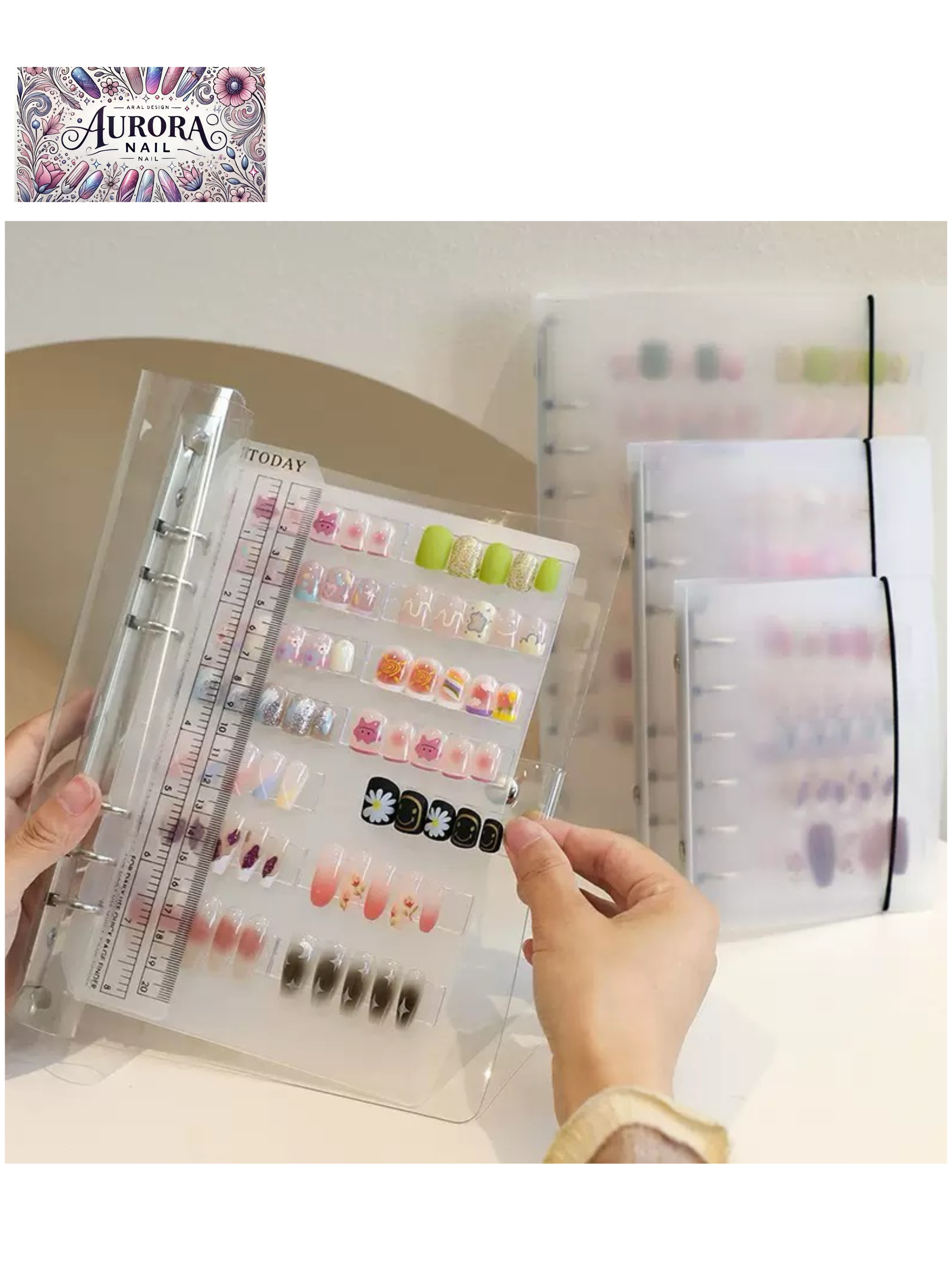 ネイルチップ収納アルバム  アルバムは4ページあります